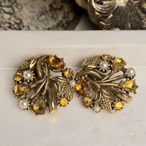 STAR Signed Vintage Gold and Yellow Rhinestones Clip On Earrings.